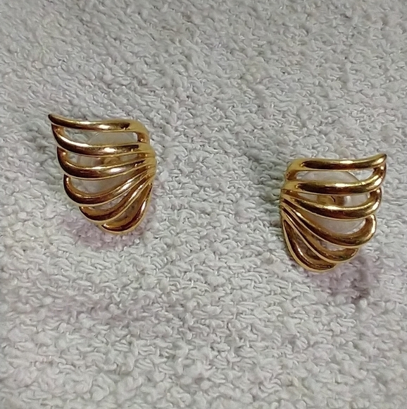 Vintage Jewelry - Gold fan 🪭 earrings